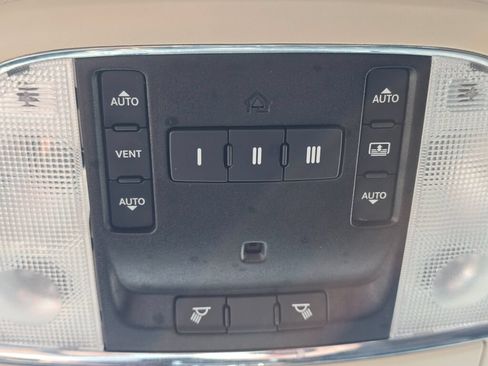 Used 2020 Chrysler 300 Limited RWD image 33
