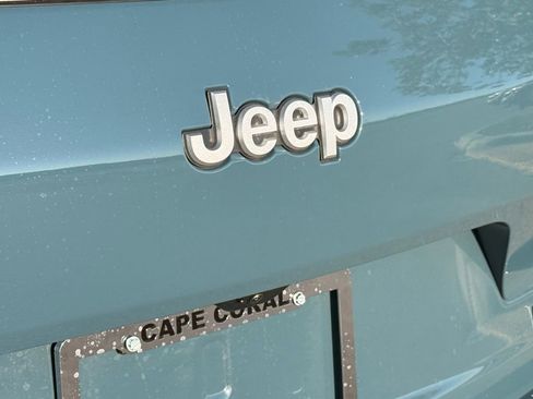 New 2026 Jeep Grand Cherokee L Limited w/ Luxury Tech Group II AWD/4WD image 35