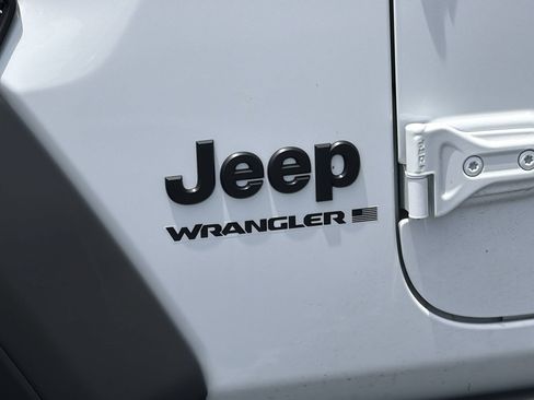 Used 2025 Jeep Wrangler Unlimited Sport AWD/4WD image 11