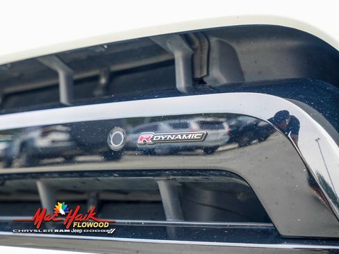 Used 2023 Land Rover Discovery S R-Dynamic image 6