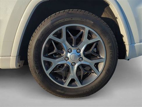 Used 2020 Jeep Grand Cherokee Overland AWD/4WD image 6