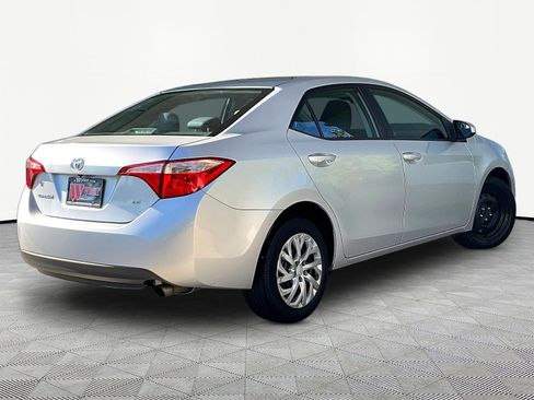 Used 2017 Toyota Corolla LE FWD image 6
