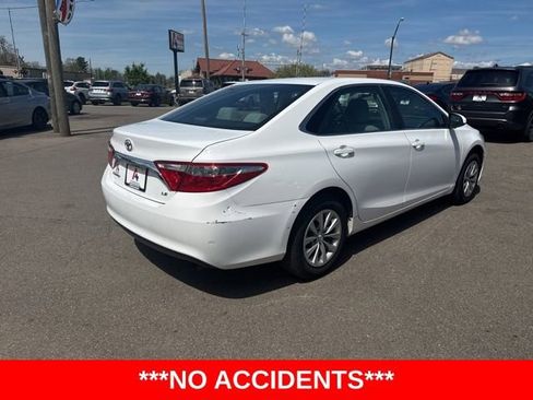 Used 2017 Toyota Camry LE FWD image 3
