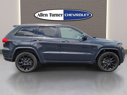 Used 2017 Jeep Grand Cherokee Altitude AWD/4WD image 5