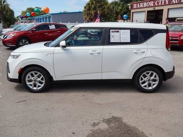 Used 2020 Kia Soul S FWD image 2