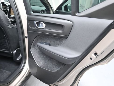 Used 2023 Volvo XC40 Recharge Ultimate image 17