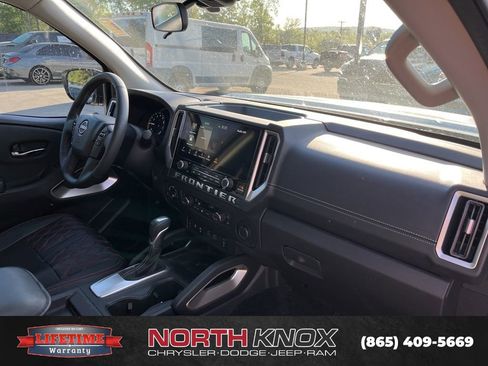 Used 2025 Nissan Frontier SV w/ SV Convenience Package image 10