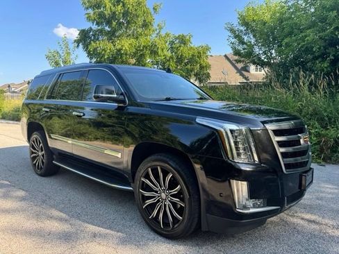 Used 2017 Cadillac Escalade Luxury AWD/4WD image 4