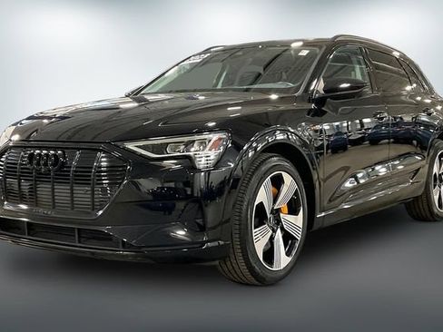 Certified 2023 Audi e-tron Premium Plus w/ Premium Plus Package AWD/4WD image 2