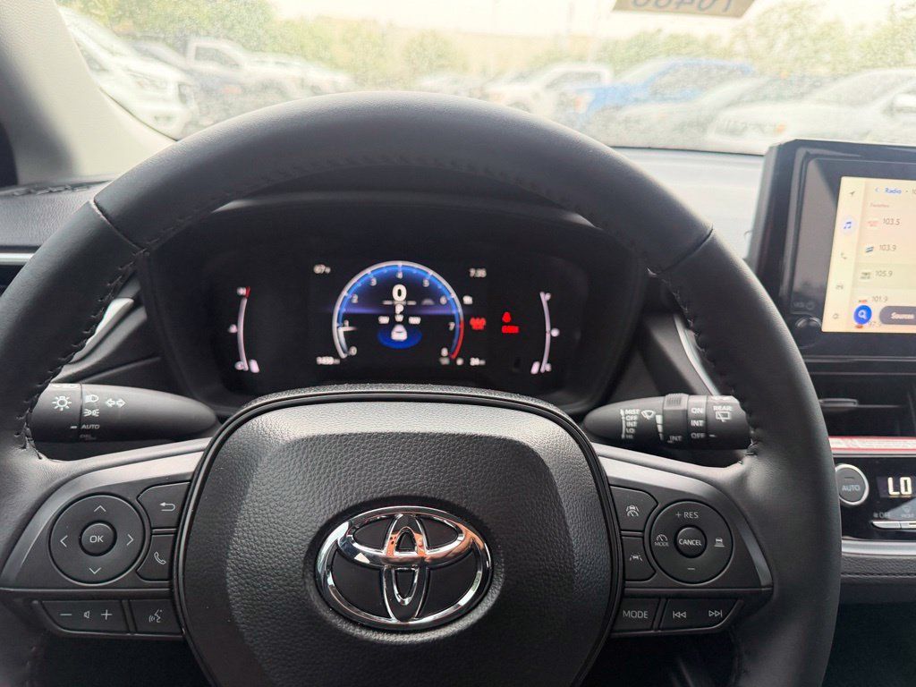 Used 2026 Toyota Corolla Cross LE w/ Moonroof Package FWD image 5