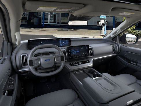 New 2026 Ford Expedition Active image 9