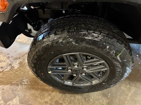 New 2026 Jeep Gladiator Sport image 9