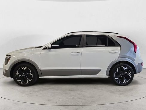 Used 2023 Kia Niro Wave w/ Wave Preserve Package FWD image 8