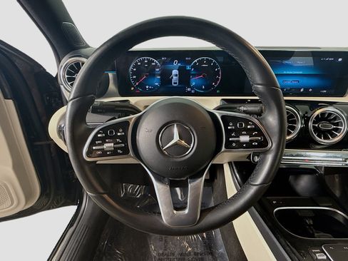 Used 2022 Mercedes-Benz A 220 image 13