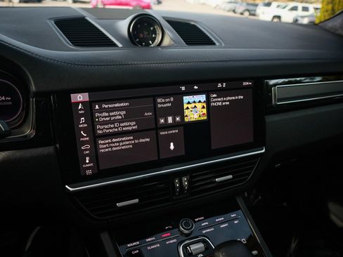 Used 2021 Porsche Cayenne Turbo S image 24