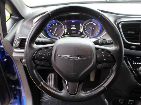 Used 2018 Chrysler Pacifica Touring-L Plus w/ S Appearance Package FWD image 19