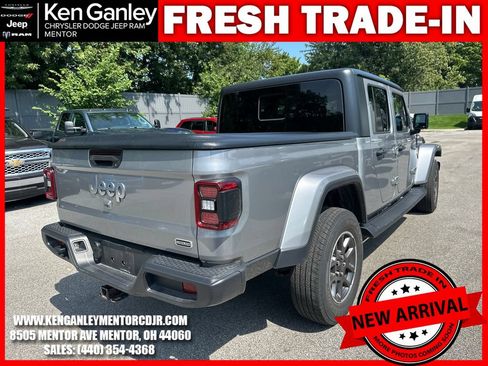 Used 2020 Jeep Gladiator Overland AWD/4WD image 11