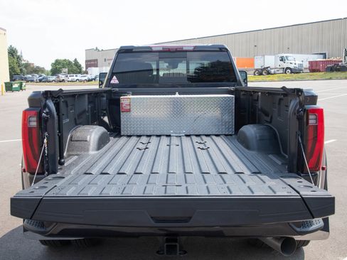 Used 2024 GMC Sierra 3500 Denali Ultimate AWD/4WD image 17