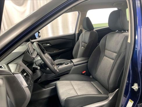 Used 2025 Nissan Rogue SV AWD/4WD image 10