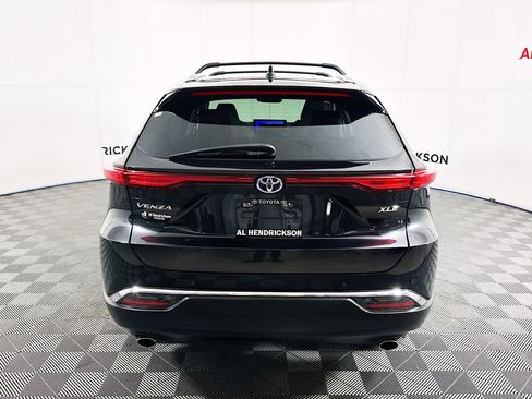 Used 2024 Toyota Venza XLE image 4