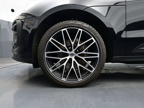 Certified 2024 Porsche Macan AWD/4WD image 6