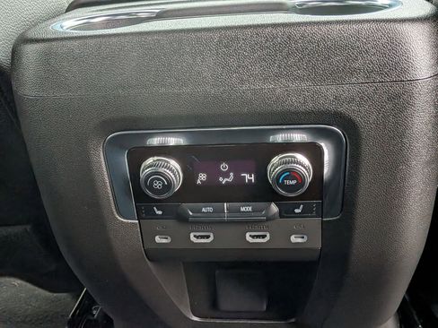 Used 2022 GMC Yukon Denali w/ Denali Premium Package image 36