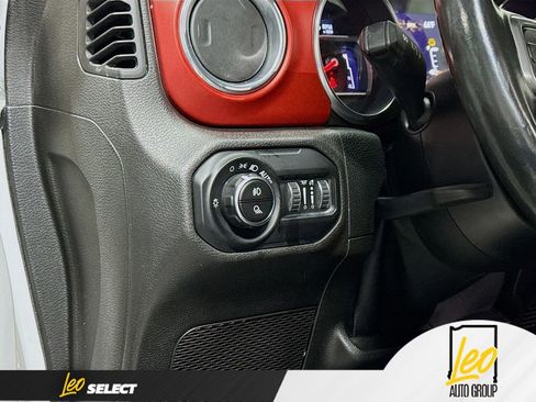 Used 2021 Jeep Gladiator Rubicon w/ Dual Top Group AWD/4WD image 10