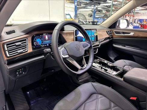 Used 2025 Volkswagen Atlas SE AWD/4WD image 20