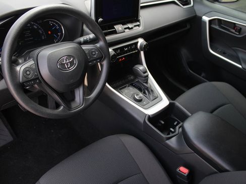 Used 2025 Toyota RAV4 LE AWD/4WD image 2