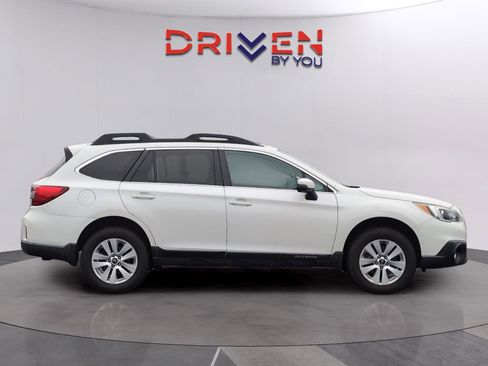 Used 2016 Subaru Outback 2.5i Premium image 7