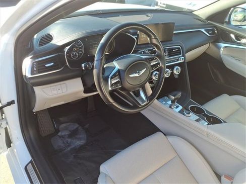 Used 2023 Genesis G70 2.0T image 12
