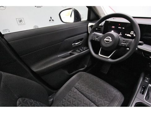 Used 2026 Nissan Kicks SV w/ SV Premium Package FWD image 8