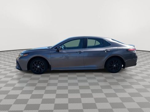 Used 2023 Toyota Camry SE FWD image 4