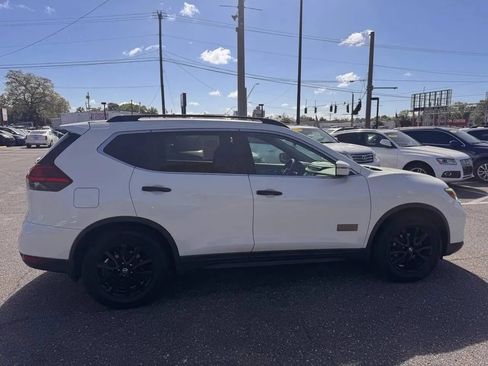 Used 2017 Nissan Rogue SV FWD image 2