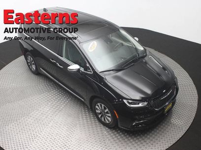 Used 2023 Chrysler Pacifica Limited