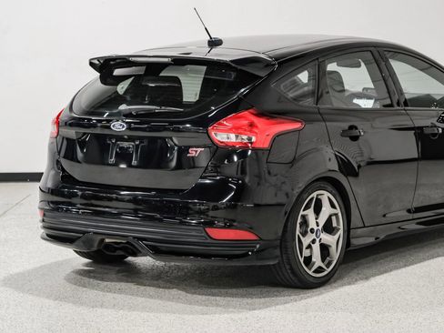 Used 2016 Ford Focus ST w/ Equipment Group 402A image 12