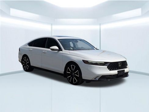 Used 2024 Honda Accord Touring image 8