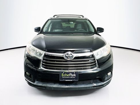 Used 2016 Toyota Highlander XLE image 2