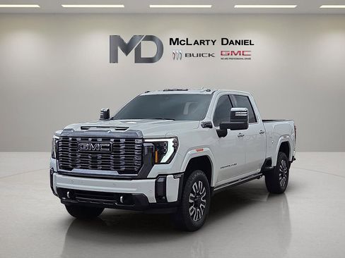 Used 2024 GMC Sierra 3500 Denali Ultimate image 2