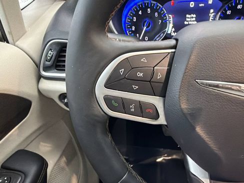 Used 2017 Chrysler Pacifica Touring-L Plus w/ Advanced Safetytec Group FWD image 26