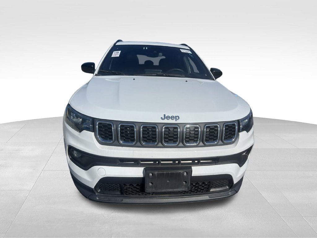 Used 2025 Jeep Compass Latitude w/ Sun & Sound Group AWD/4WD image 19