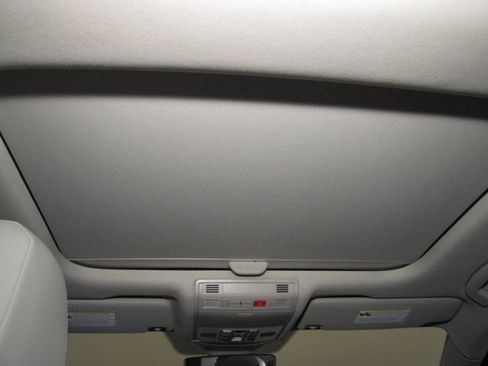 Used 2025 Volkswagen Jetta SE FWD image 16