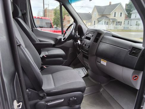 Used 2013 Freightliner Sprinter 2500 RWD image 19