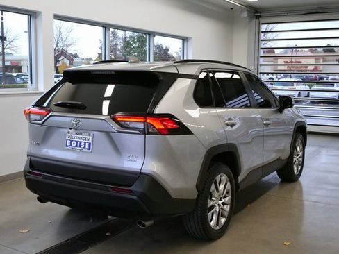 Used 2021 Toyota RAV4 XLE Premium image 6