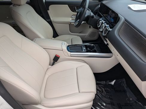 Used 2025 Mercedes-Benz GLA 250 4MATIC image 12