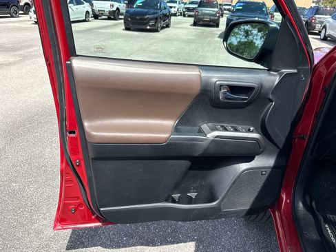 Used 2017 Toyota Tacoma Limited w/ Tow Package image 8