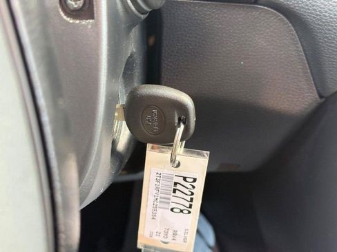 Used 2021 Toyota RAV4 LE AWD/4WD image 30