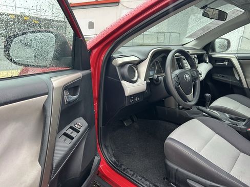 Used 2014 Toyota RAV4 XLE image 9
