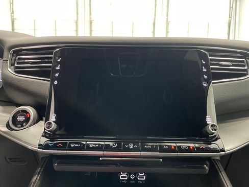 New 2025 Jeep Wagoneer Series II w/ Convenience Group I image 15