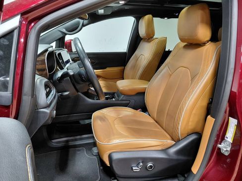 Certified 2021 Chrysler Pacifica Pinnacle AWD/4WD image 28